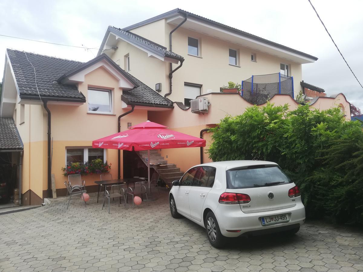 Hotel Gostilna S Prenocisci Pav Rakek Exterior foto