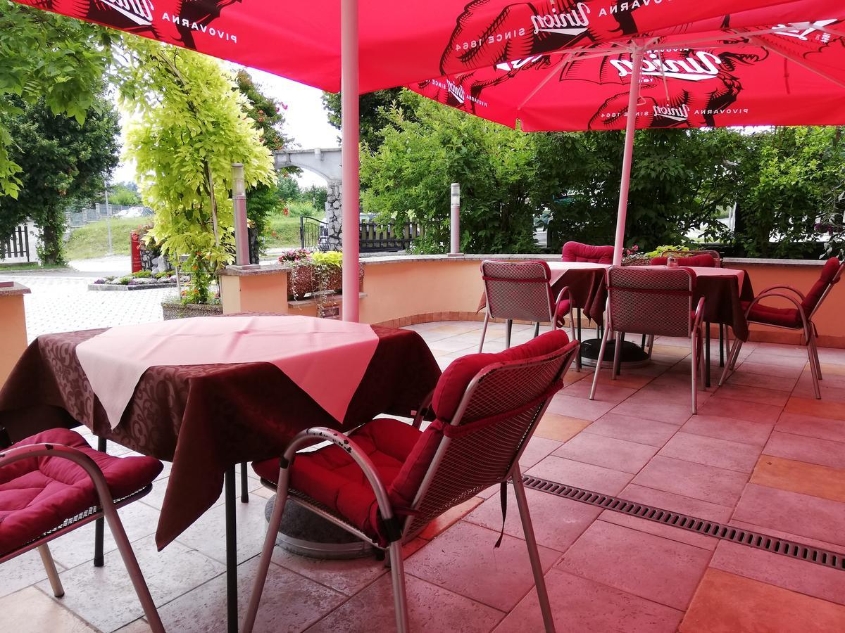 Hotel Gostilna S Prenocisci Pav Rakek Exterior foto
